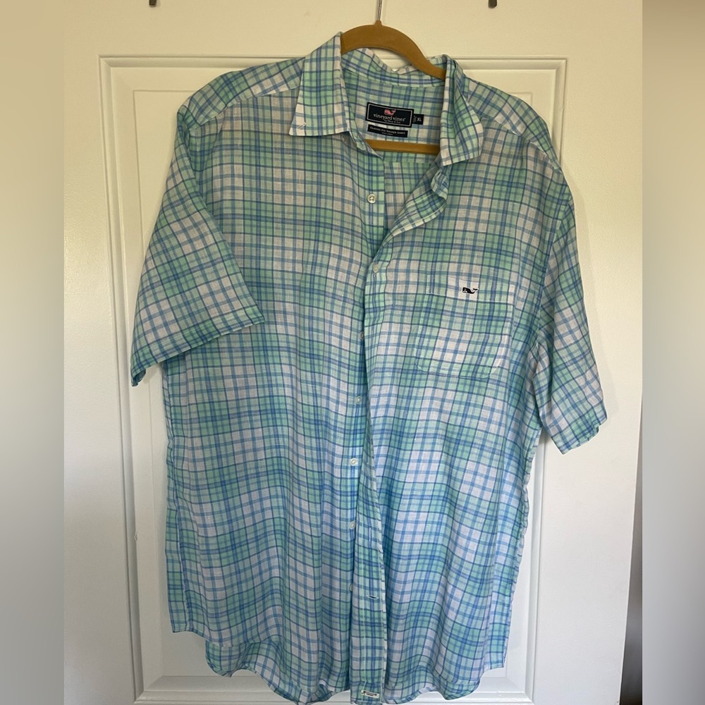 EUC Vineyard Vines shirt